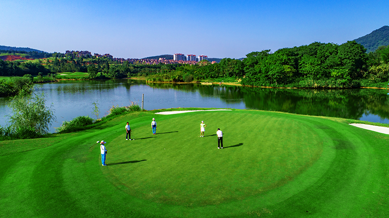 郴州远恒佳南岭高尔夫球会——绿色，氧气，阳光，友谊、健康